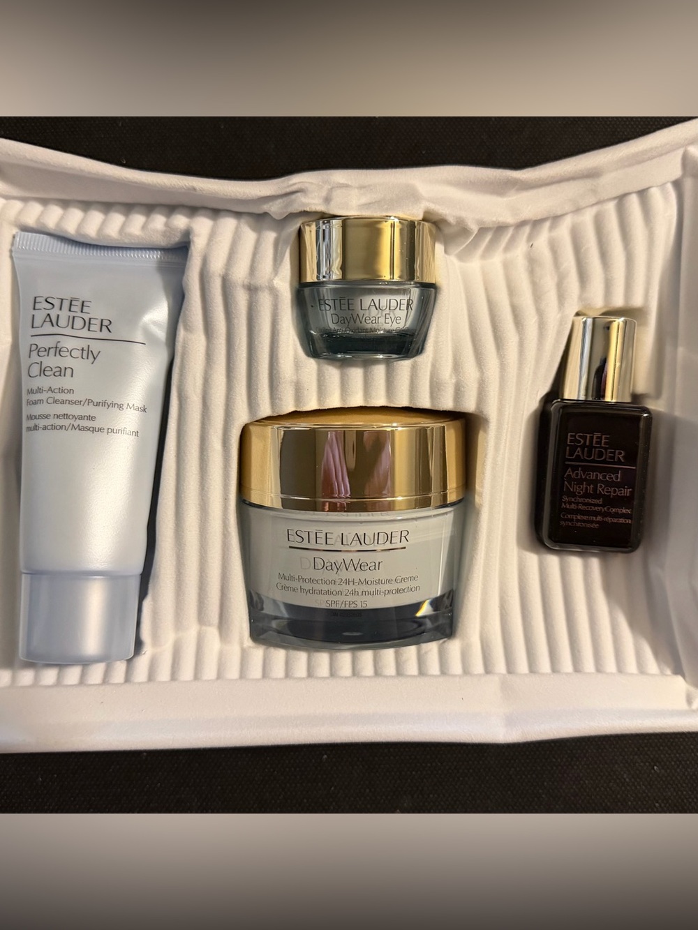 Estee Lauder Protect+Hydrate 4Pc Set DayWear Creme Advanced Night Repair- NEW - Picture 2 of 2
